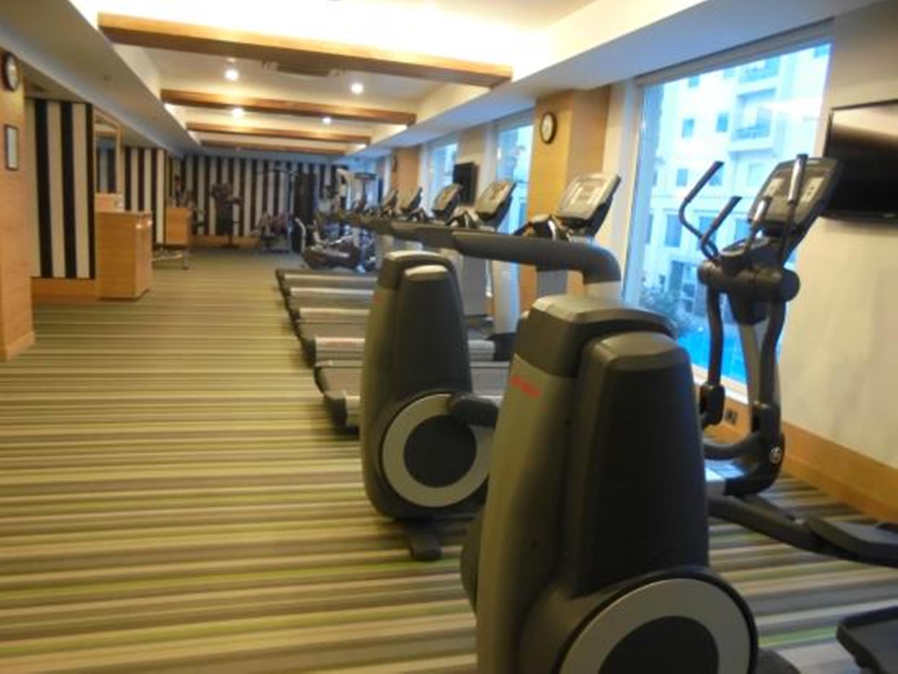 Hotel Lemon Tree Premier, Delhi Airport Nueva Delhi Exterior foto The gym at the hotel