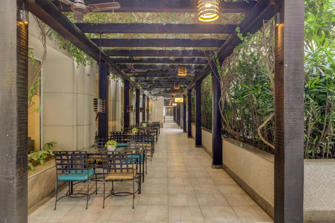 Hotel Lemon Tree Premier, Delhi Airport Nueva Delhi Exterior foto The Pergola
