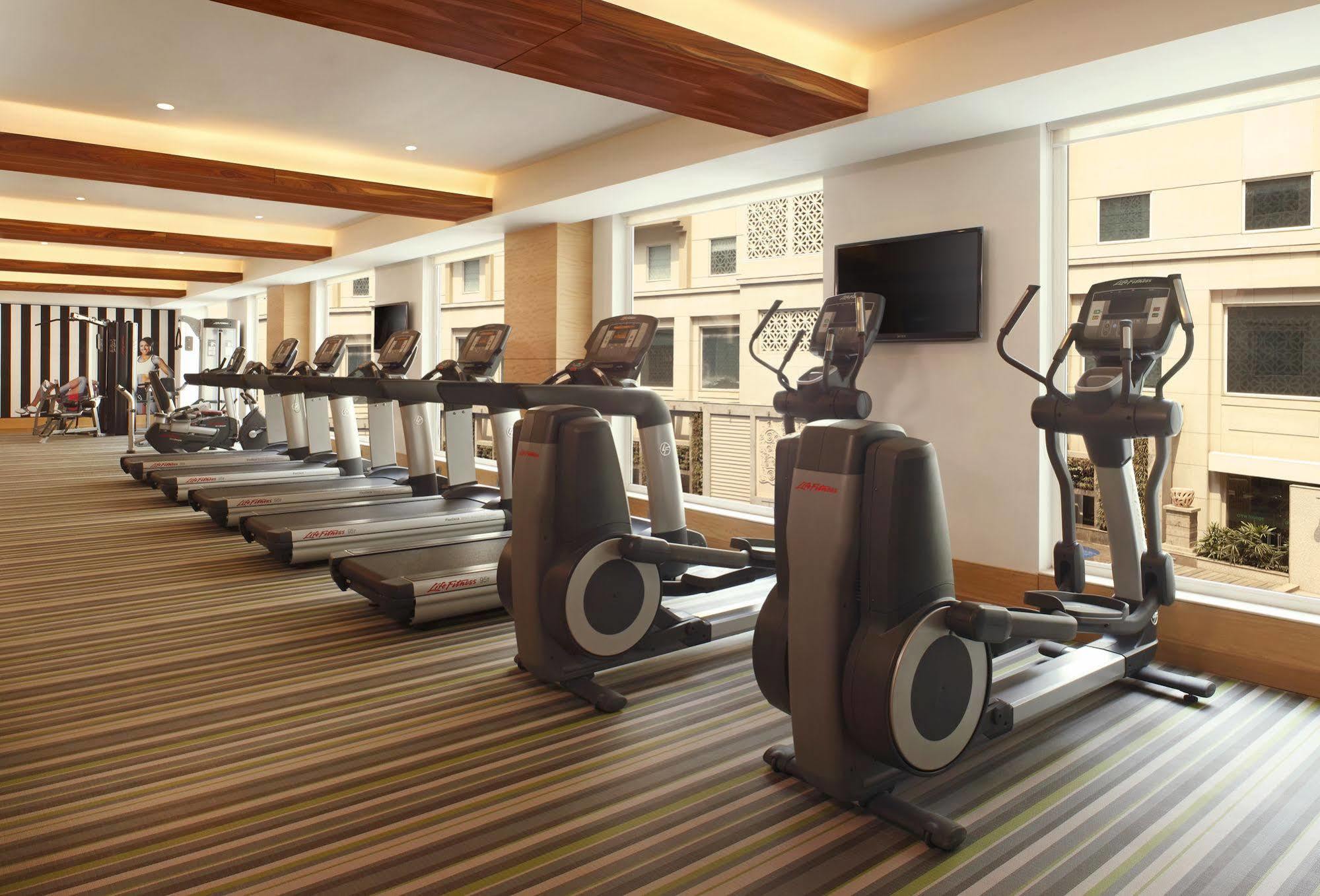 Hotel Lemon Tree Premier, Delhi Airport Nueva Delhi Exterior foto The gym at the hotel