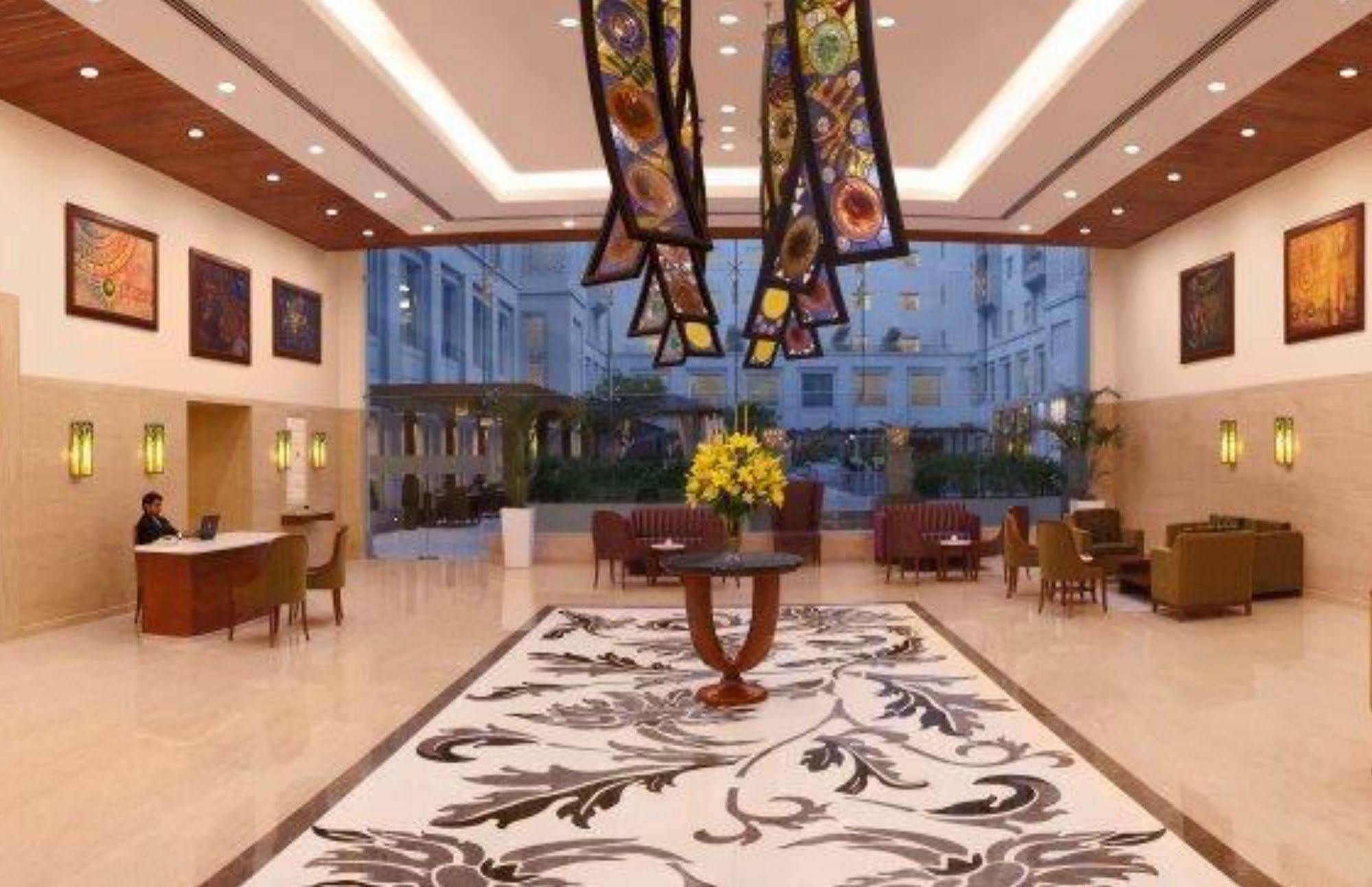 Hotel Lemon Tree Premier, Delhi Airport Nueva Delhi Exterior foto The lobby of the hotel