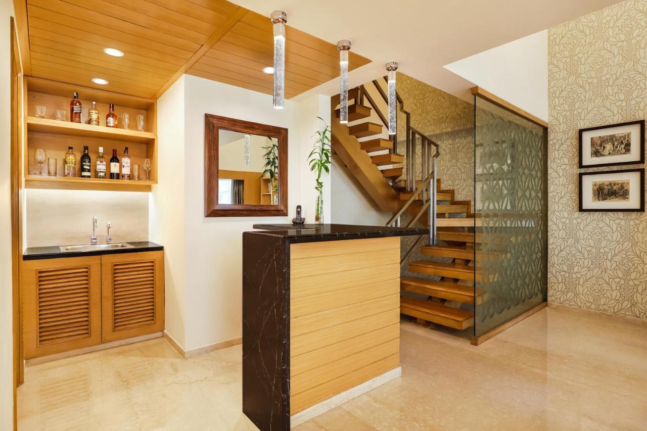 Hotel Lemon Tree Premier, Delhi Airport Nueva Delhi Exterior foto A wet bar in a home